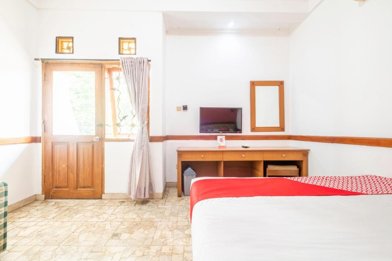 Oyo 1945 Hotel Bali Indah Бандунг Екстер'єр фото